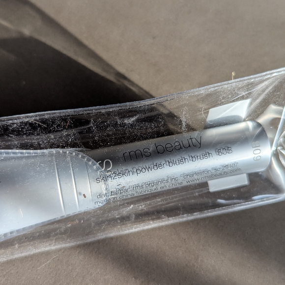 RMS Beauty Skin2Skin Powder Blush Brush - Picture 6 of 14